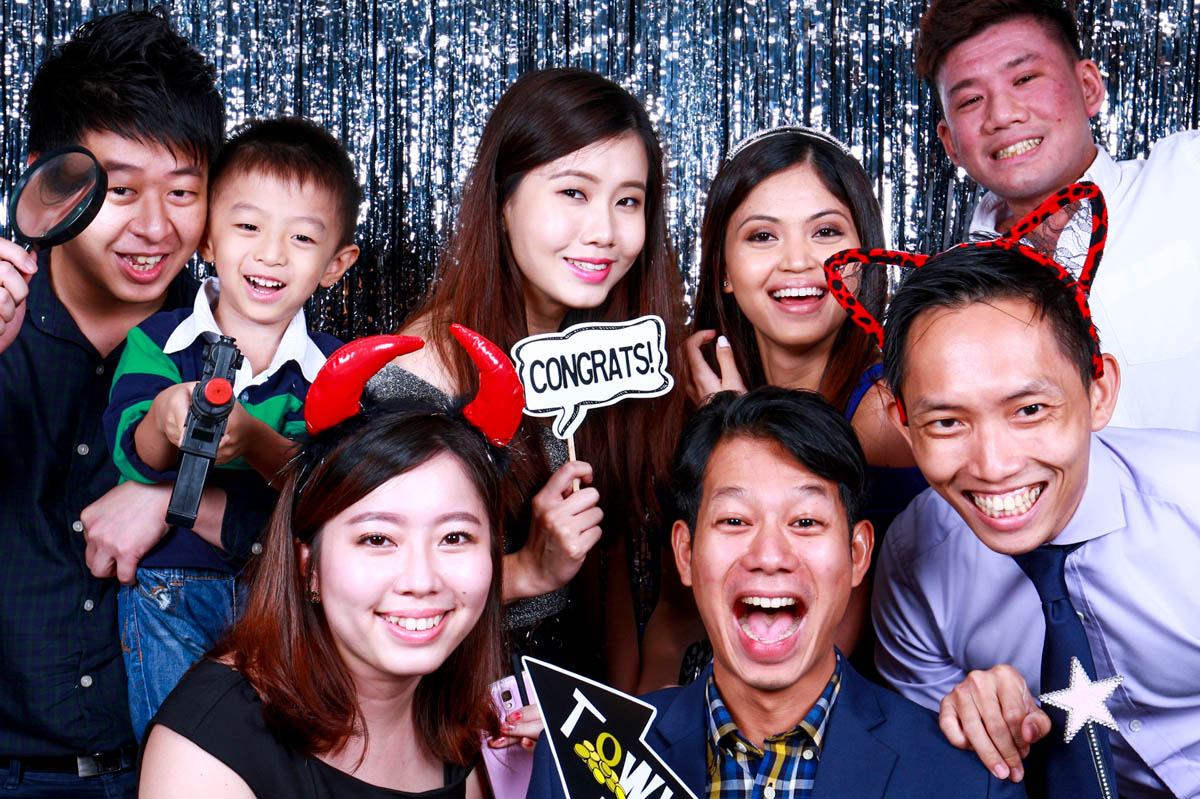 SOURCING FOR YOUR INSTANT PHOTO BOOTH AND DECIDING ON A THEME