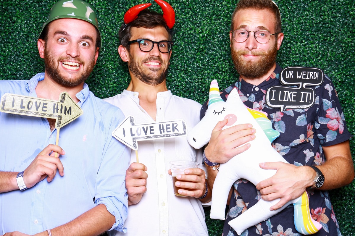 HOW PROPS CAN ENHANCE YOUR PHOTO BOOTH EXPERIENCE