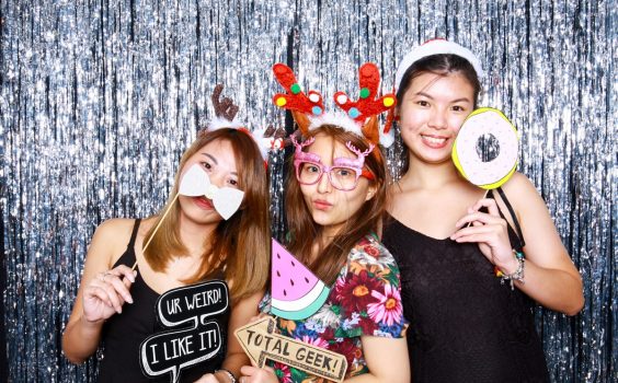 8 TIPS TO MAKE THE MOST OF AN INSTANT PHOTO BOOTH