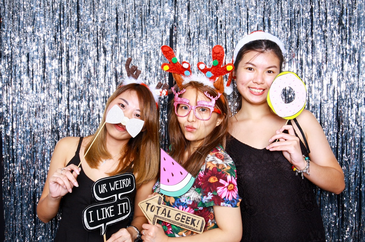 8 TIPS TO MAKE THE MOST OF AN INSTANT PHOTO BOOTH