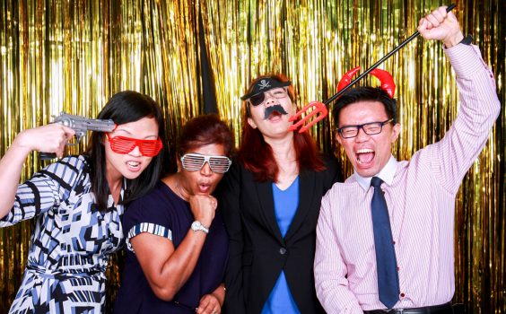 THE 3 MOST POPULAR FEATURES OF PHOTO BOOTHS