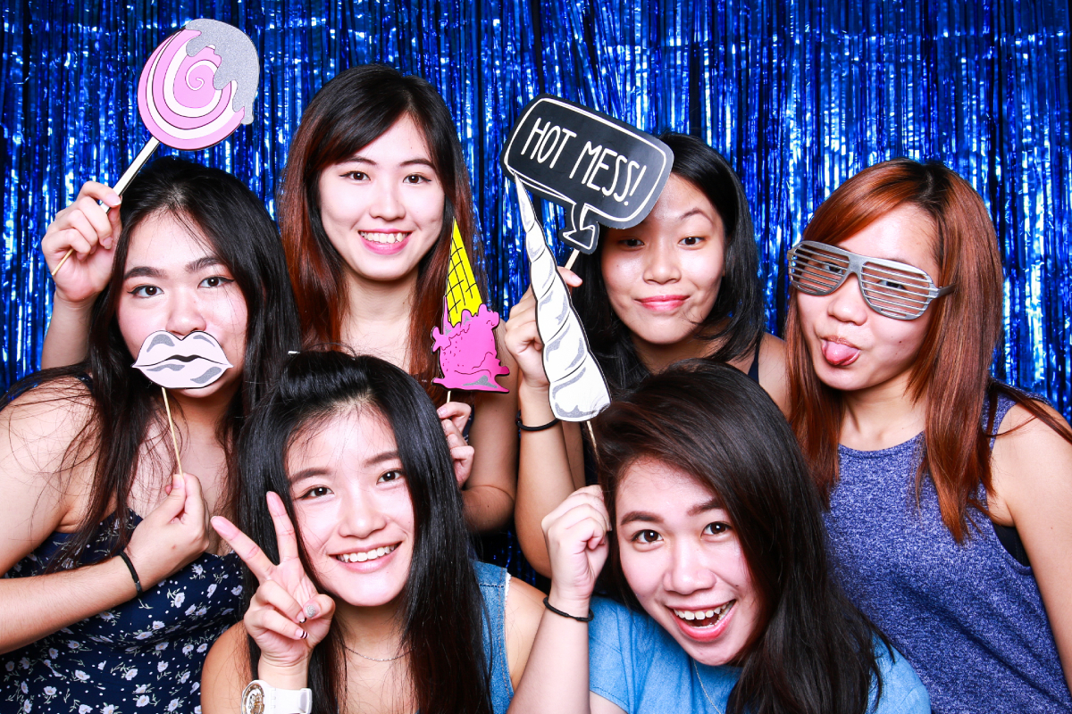 5 Fun Photo Booth Poses Everyone Should Definitely Try