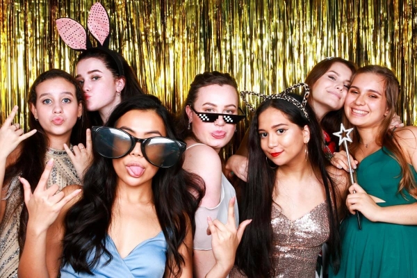 affordable-photo-booth-gold-backdrop