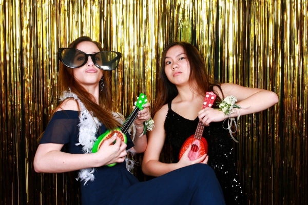 cheap-photo-booth-guitar-props